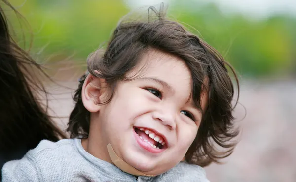 Gelukkig peuter jongen — Stockfoto