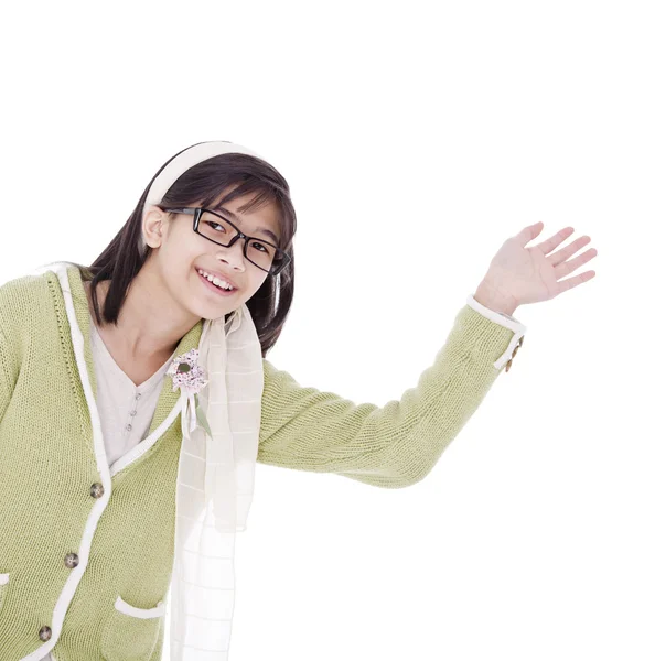 Chica en suéter verde saludando una cálida bienvenida, aislado — Foto de Stock