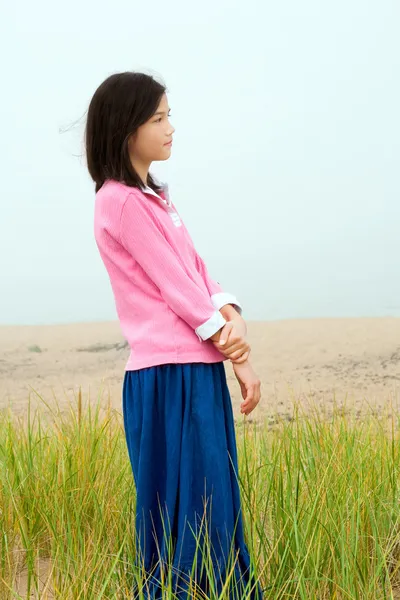 Young girl quietly standing on misty foggy field — Stock Photo, Image
