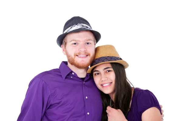 Feliz jovem interracial casal em camisas roxas, estúdio tiro — Fotografia de Stock