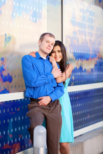 Happy interracial couple together outdoors — Stock Photo, Image