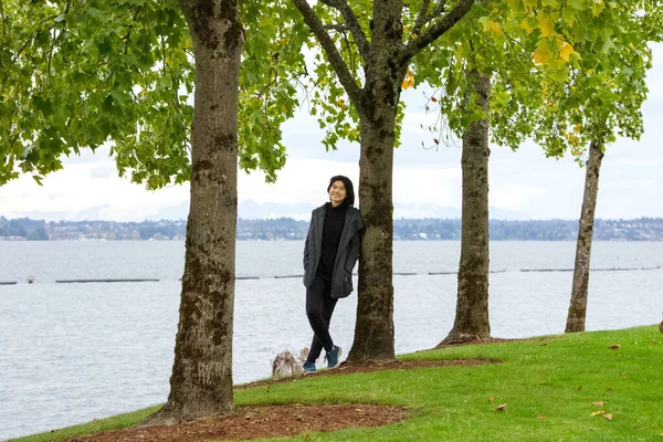 Smiling Biracial Teen Girl Young Adult Female Gray Jacket Leaning — ストック写真