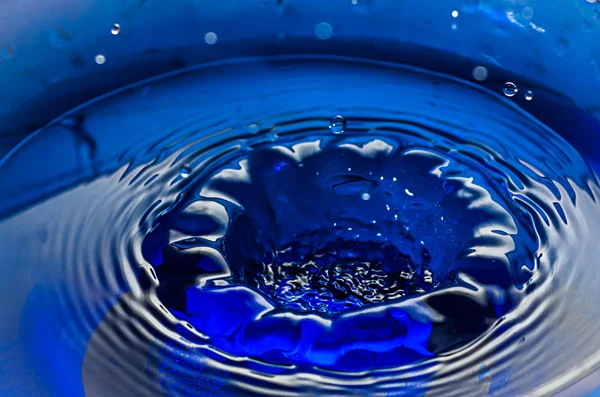 水水滴和飞沫，新鲜的液体概念，副本的摘要 — 图库照片