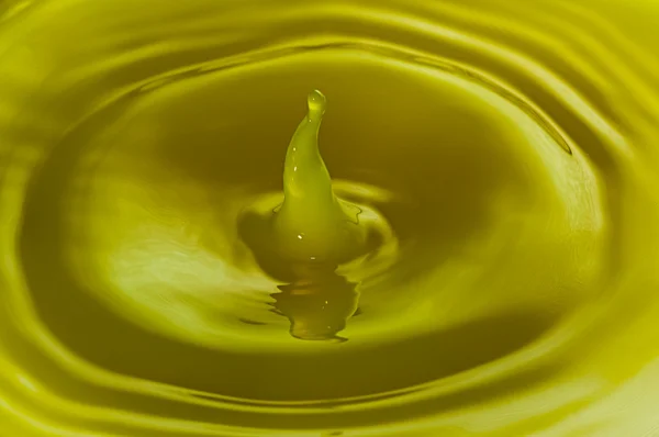 Abstrato de gotas de água e gotículas, Líquido Amarelo, Espaço de cópia — Fotografia de Stock