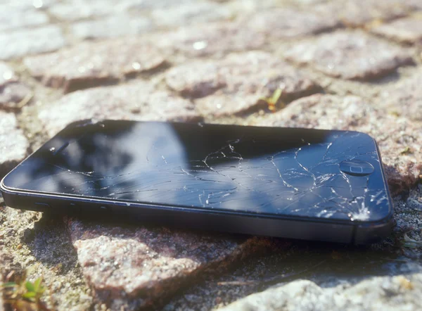 Gebroken apple mobiele apparaat. — Stockfoto