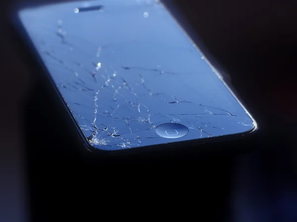 Broken Apple mobile device. — Stock Photo, Image