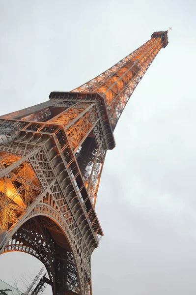 Paris Frankrike November 2021 Eiffeltornet Genomgår Renoveringar Byggnadskonstruktioner Synliga Vissa — Stockfoto