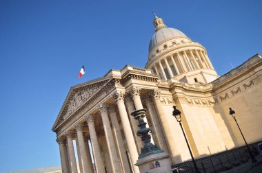 Güneşli bir günde Paris 'teki Pantheon manzarası.