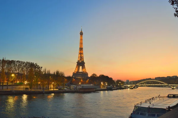 Paris France November 2021 Paris Skyline Illuminated Eiffel Tower Sunset — Stock Photo, Image