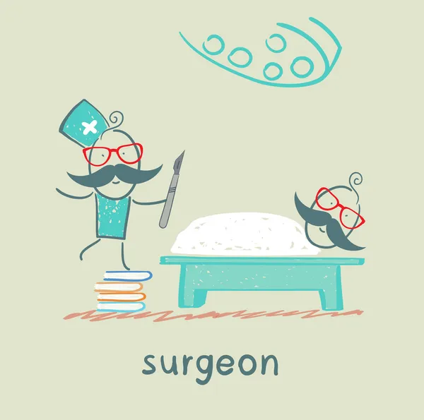 Хирург держит скальпель и стоит на стопке книг рядом с пациентом, который лежит на операционном столе — стоковое фото