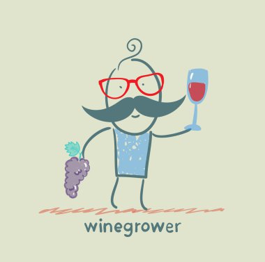 winegrower bir avuç üzüm tutar ve bir bardak şarap görünüyor