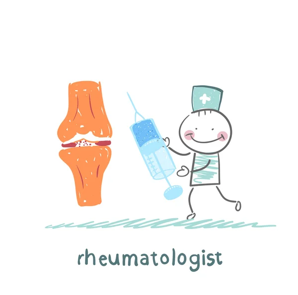 Reumatologo con una siringa in mano in piedi vicino all'articolazione dell'uomo delle gambe — Vettoriale Stock