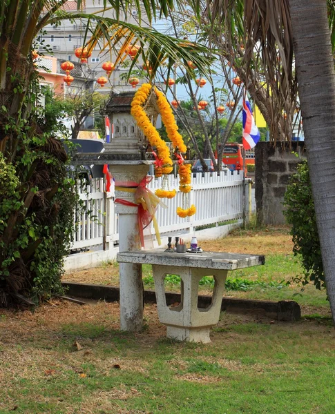 Spirit house in a garden — Stock Photo, Image