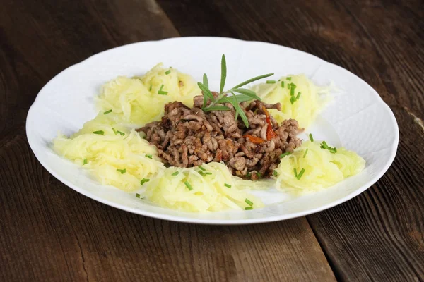 Spaghetti squash with mincemeat — Stock Photo, Image