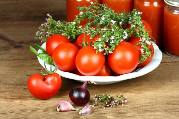Hausgemachtes Ketchup Tomate Herzform Knoblauch Und Rote Zwiebel Vorne Frische — Stockfoto