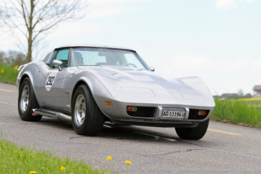 eski model araba chevrolet corvette 1979