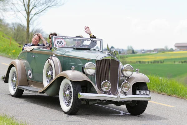 Винтажный довоенный гоночный автомобиль Packard Cabriolet 1932 года — стоковое фото