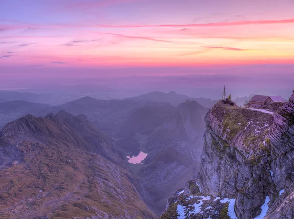 Pensionatet ligger vid berget saentis, Schweiz — Stockfoto