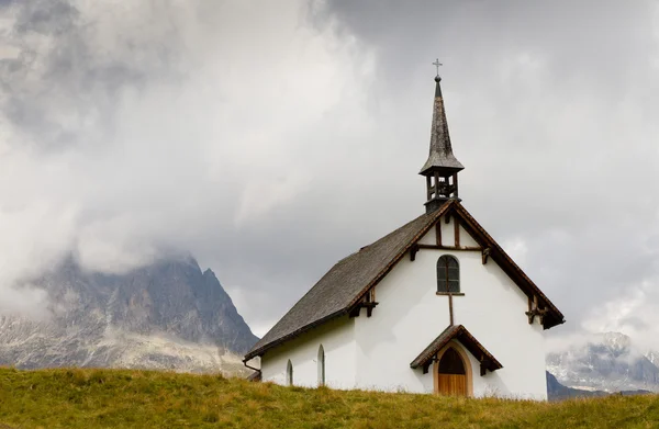 Λευκό βουνό απλό εκκλησάκι στο belalp — Φωτογραφία Αρχείου