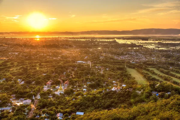 mandalay tepeden gün batımında, burma gördün mü.