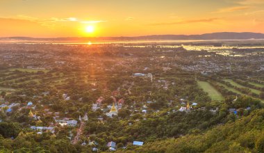 mandalay tepeden gün batımında, burma gördün mü.