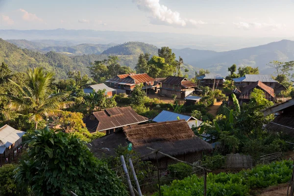 Aldeia da selva perto de Hpa An, Birmânia — Fotografia de Stock