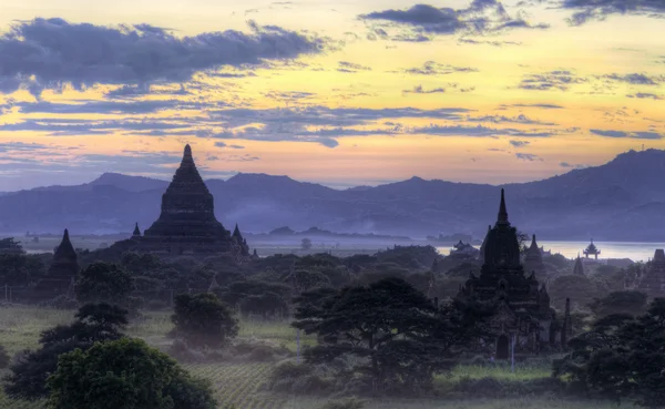 Pagan-Birma świątynie na zachodzie słońca Zdjęcie Stockowe