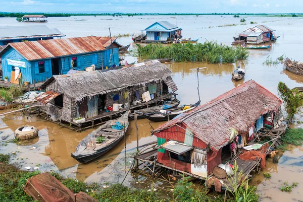 Tonle Sap, Cambodia - floating village — Stock Photo, Image