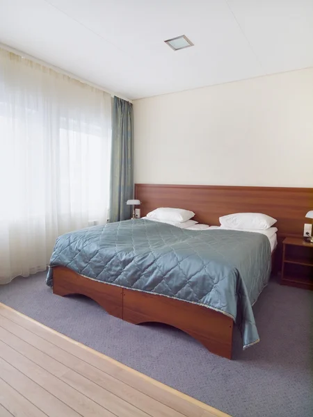 Camera da letto con soffitto luminoso — Foto Stock