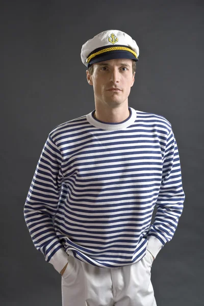 Mężczyzna młody marynarz marynarz biały kapelusz — Zdjęcie stockowe
