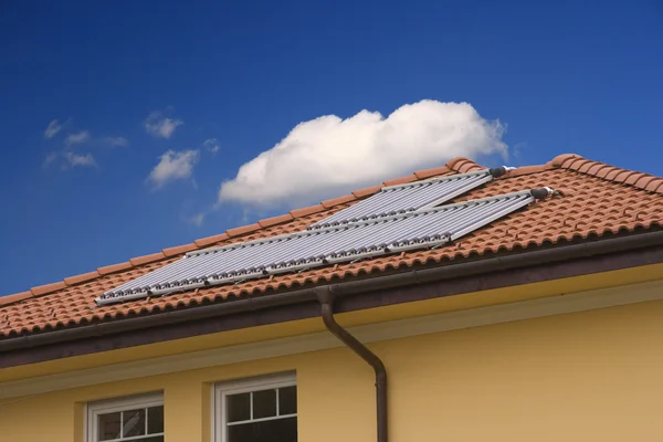 Zonnecel op het dak — Stockfoto