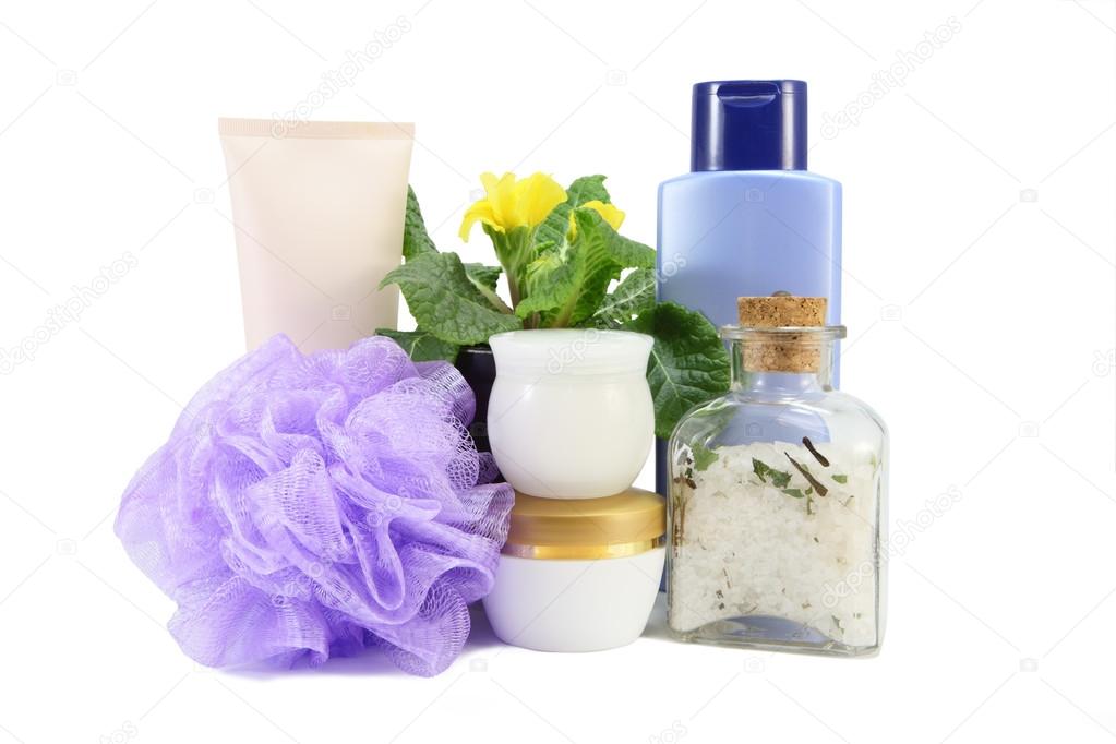 composizione bagno con sale marino, spugna e shampoo — Foto Stock ... composizione bagno con sale marino, spugna e shampoo — Foto Stock ...