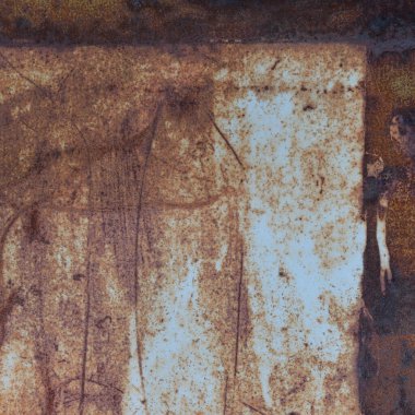 Eski açık mavi boyalı paslı paslı paslı demir çerçeve arka plan dokusu, dikey yaşlanmış hasarlı yıpranmış çerçeveli çizik sade boya plakası, grunge desenli fotokopi uzay makroskobu, çizikler, büyük detaylı paslı paslanmış paslı demir çerçeve paslı.