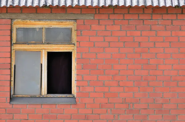 Gamla Äldre Skjul Trasiga Fönster Glas Röda Tegel Hydda Vägg Stockfoto