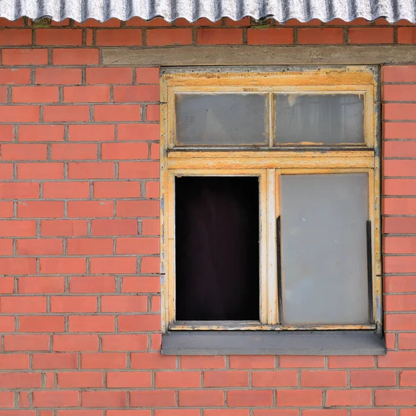 Antiguo Cobertizo Envejecido Ventanas Rotas Vidrio Ladrillos Rojos Cabaña Fondo Imagen De Stock