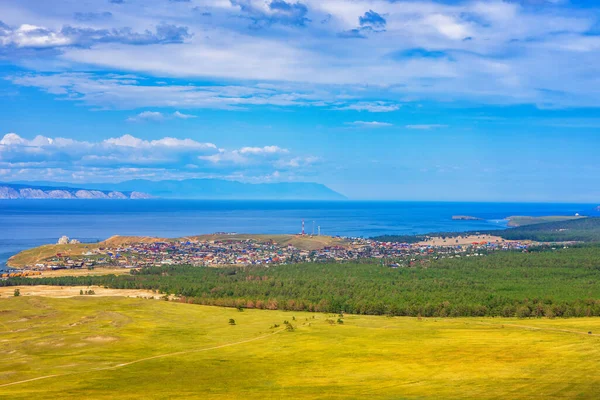 Pemandangan Dari Bukit Desa Khuzhir Pulau Olkhon Dan Teluk Maloe — Stok Foto