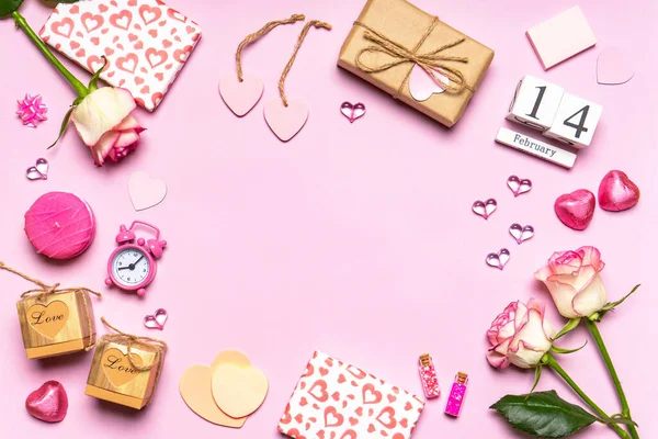 Feliz Dia Dos Namorados Moldura Feita Flores Rosas Corações Presentes — Fotografia de Stock
