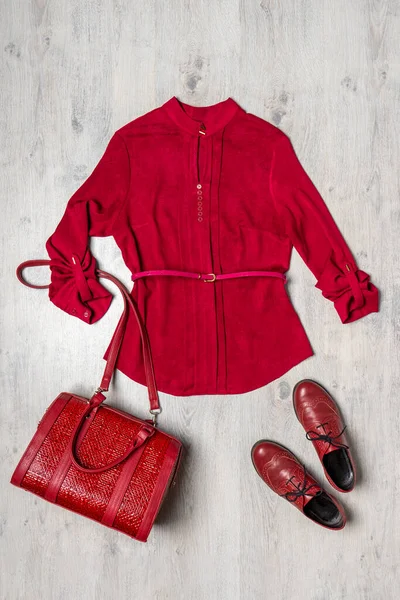 Όμορφη Συλλογή Ρούχων Από Μπλούζα Τσάντα Και Παπούτσια Κόκκινα Χρώματα — Φωτογραφία Αρχείου
