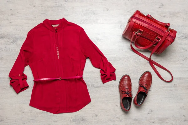 Όμορφη Συλλογή Ρούχων Από Μπλούζα Τσάντα Και Παπούτσια Κόκκινα Χρώματα — Φωτογραφία Αρχείου