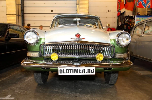 MOSCOW, RÚSSIA - MARÇO 9: Retro automóvel GAZ Volga no XXI — Fotografia de Stock