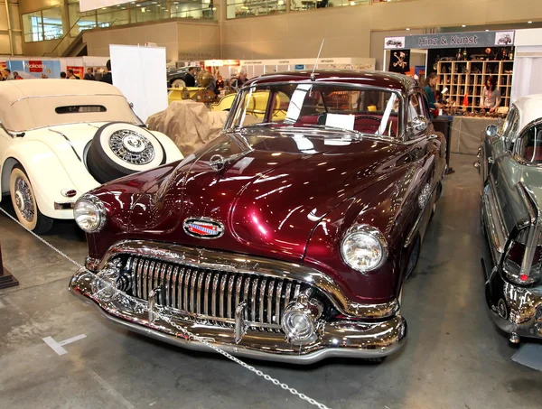 MOSCOW - MARÇO 9: Retro automóvel Buick Oito no XXI Estagiário — Fotografia de Stock