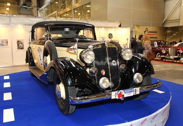 MOSCOW, RÚSSIA - MARÇO 9: Retro automóvel Horch 830Bk 1935 at t — Fotografia de Stock
