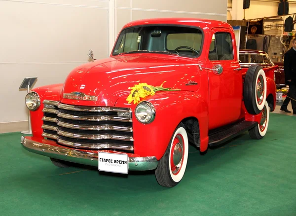 MOSCOU, RUSSIE - 9 MARS : Camionnette rétro Chevrolet 3100 au XXI Images De Stock Libres De Droits