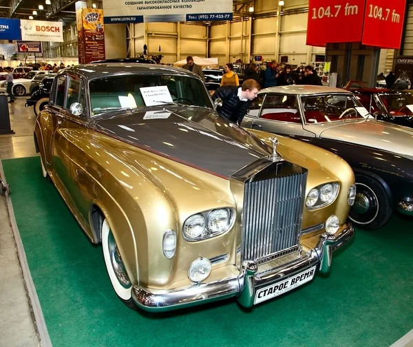 MOSCÚ, RUSIA - 9 DE MARZO: Rolls-Royce Silver Cloud III 1963 at t — Foto de Stock