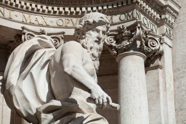 fontana di trevi okyanus heykel detay
