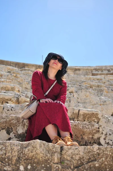 Woman Stone Steps — Stock Photo, Image