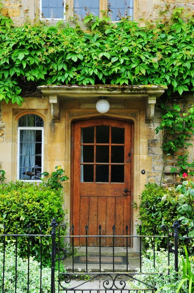 Фото Традиційних Будинків Садів Англії Зроблене Бертоні Воді Англія — стокове фото