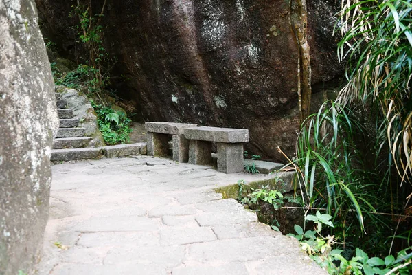 Photo Two Stone Seats Path Mountains —  Fotos de Stock