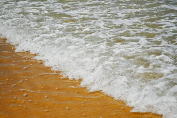 Φωτογραφία Από Κύματα Στην Παραλία Στην Παραλία — Φωτογραφία Αρχείου