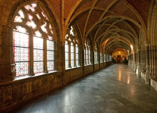 Interno di una bella cattedrale medievale — Zdjęcie stockowe